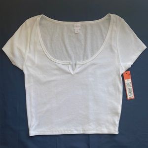 NWT- Colsie White Cropped Tee- M